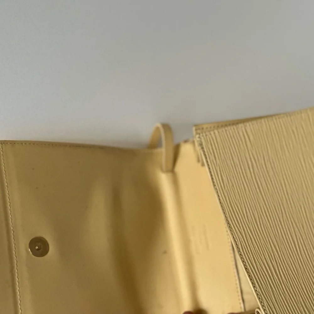 Louis Vuitton Lemon Drop Mini Epi - Picture 12 of 16